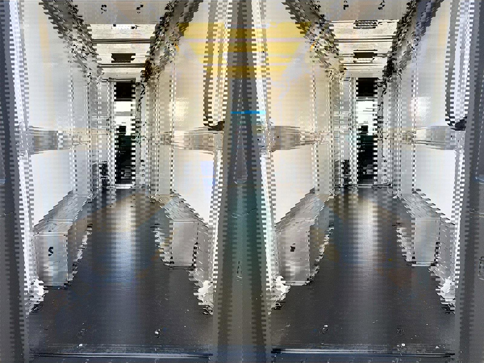 New 2025 Chevrolet Brightdrop 600 w/ Power Door Package AWD/4WD image 16