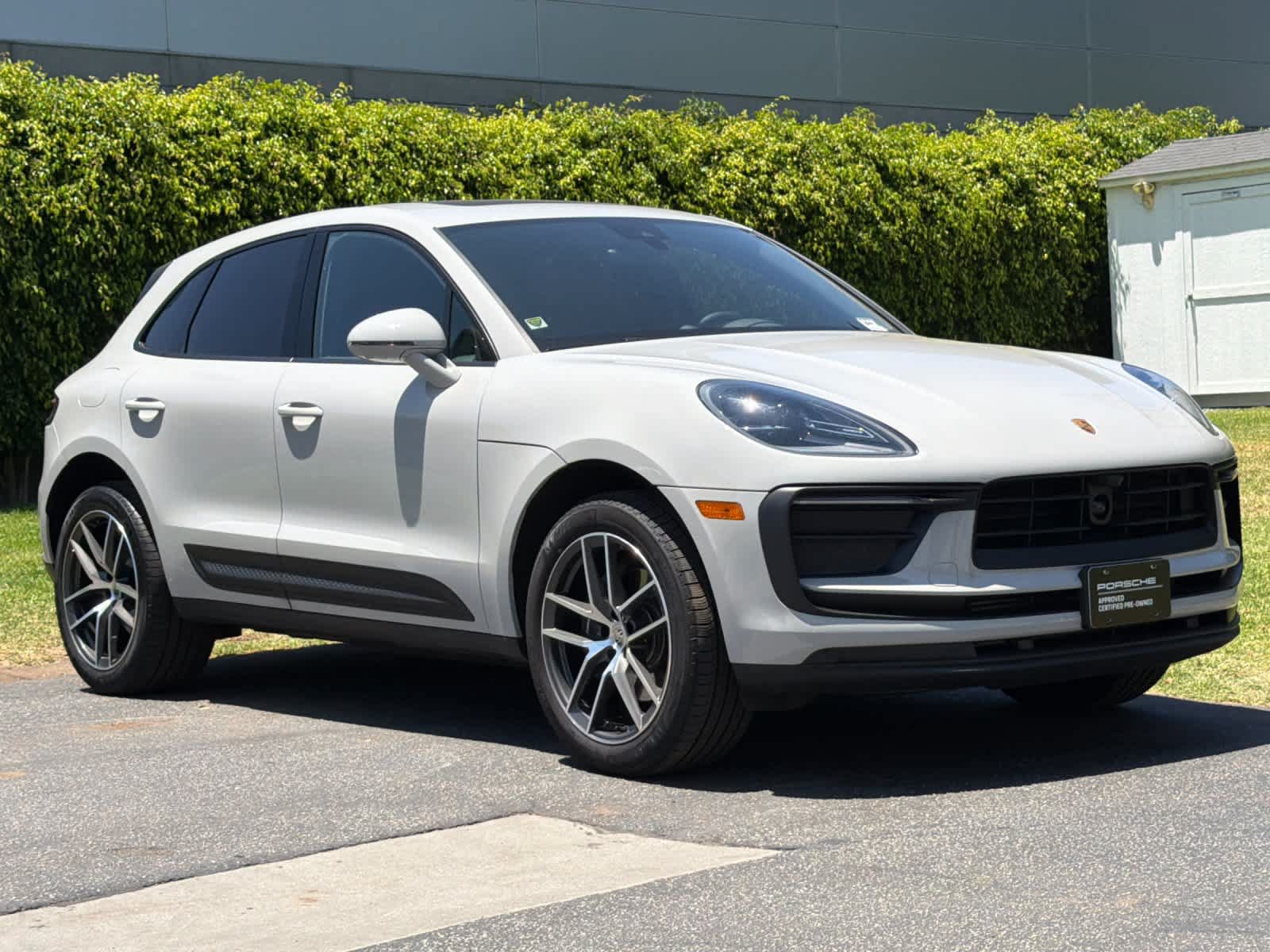 Used 2026 Porsche Macan AWD/4WD image 10