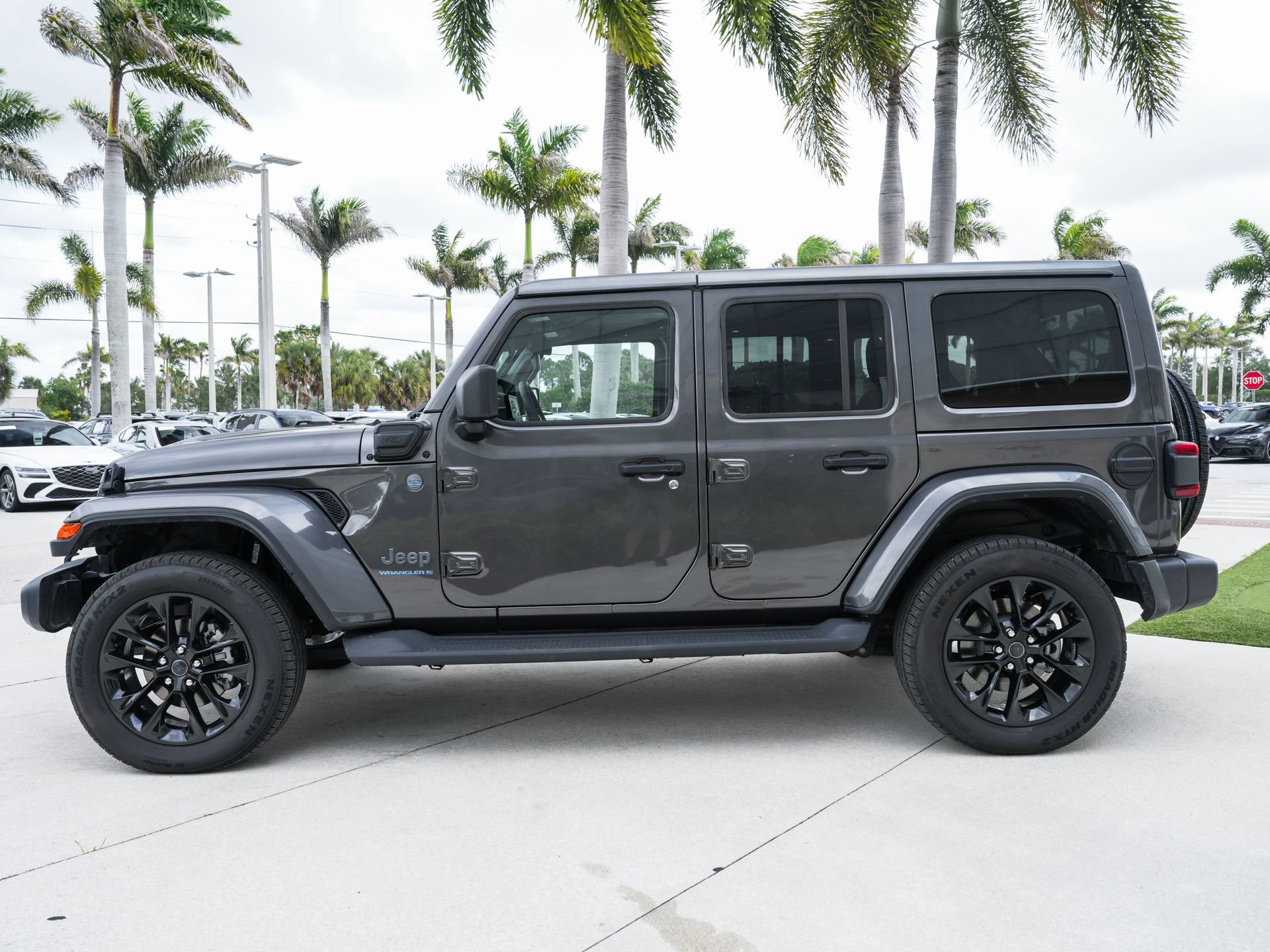 Used 2025 Jeep Wrangler Unlimited Sahara AWD/4WD image 6