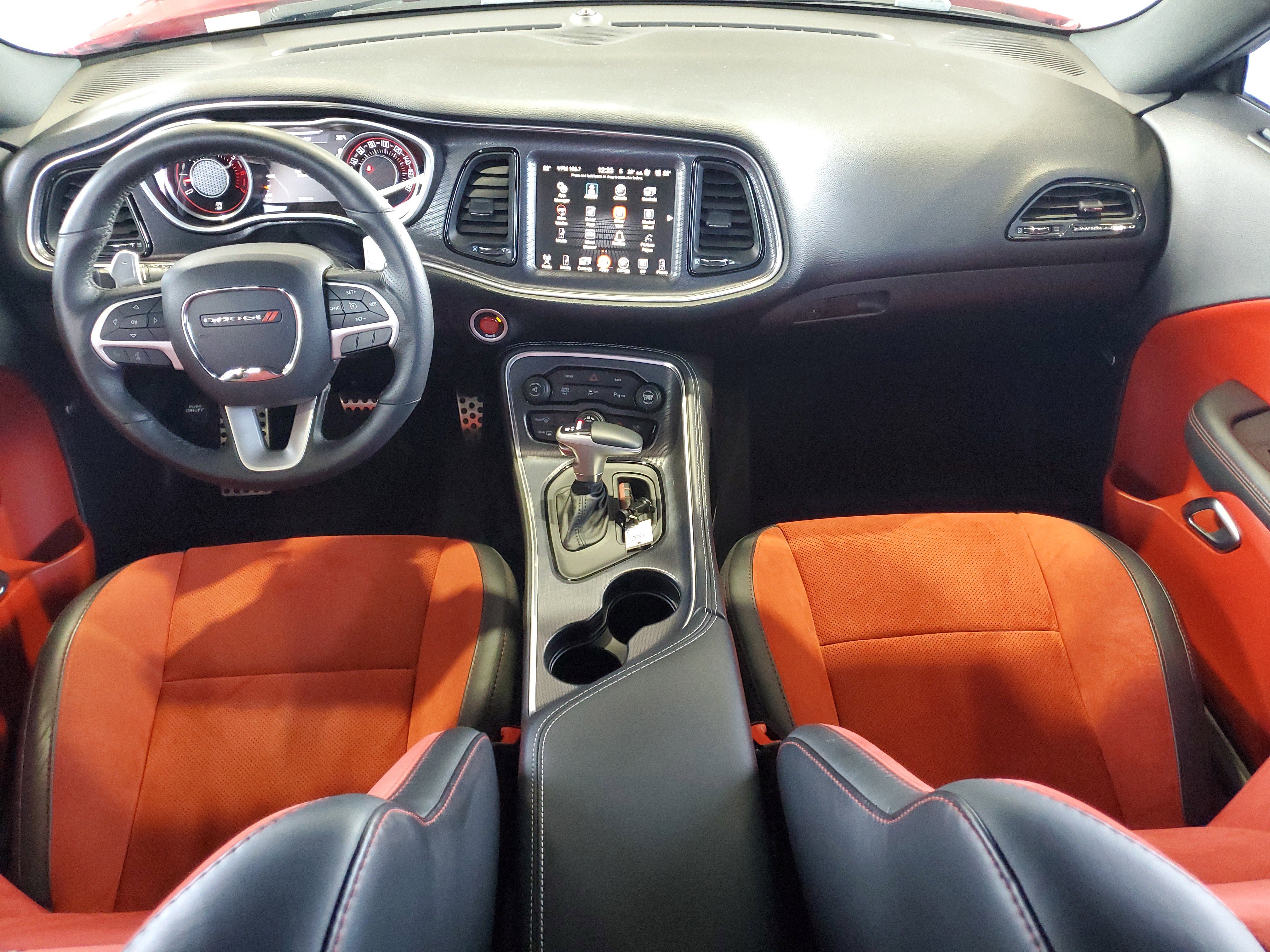 Used 2016 Dodge Challenger R/T Scat Pack w/ Leather Interior Group RWD image 11