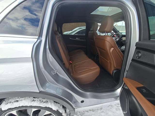 Used 2023 Lincoln Nautilus Reserve image 10