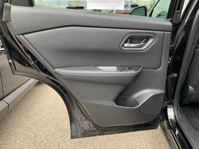 Used 2025 Nissan Rogue SV image 23