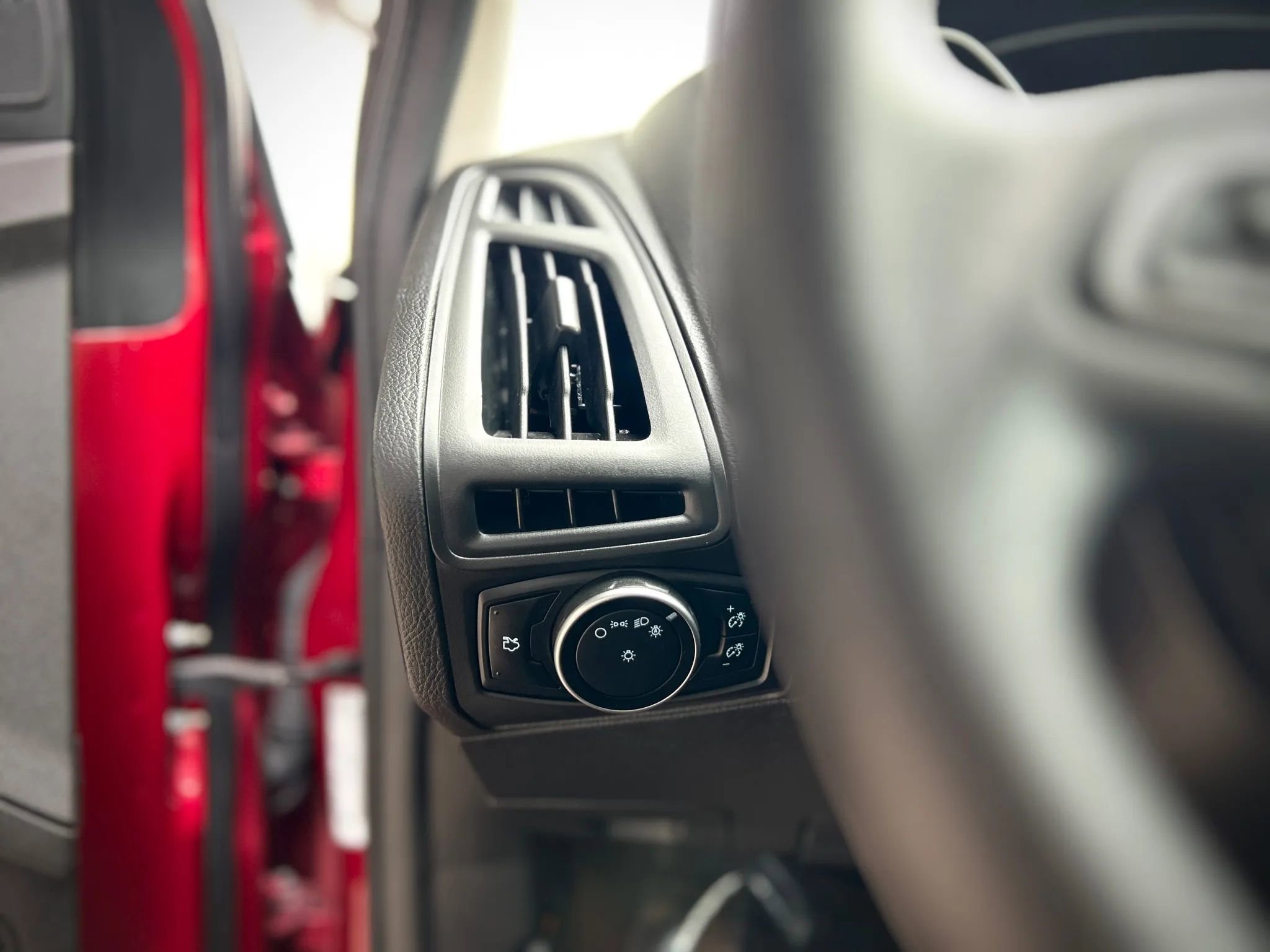 Used 2016 Ford Focus SE image 8