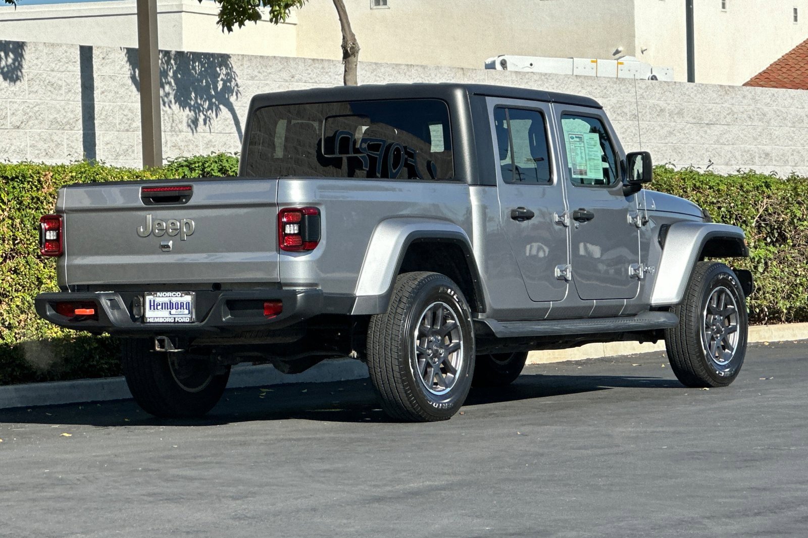 Used 2020 Jeep Gladiator Overland image 4
