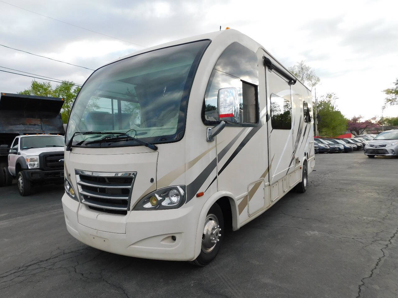 Used 2017 Ford E-450 and Econoline 450 Super Duty w/ A/C Prep Package RWD image 2