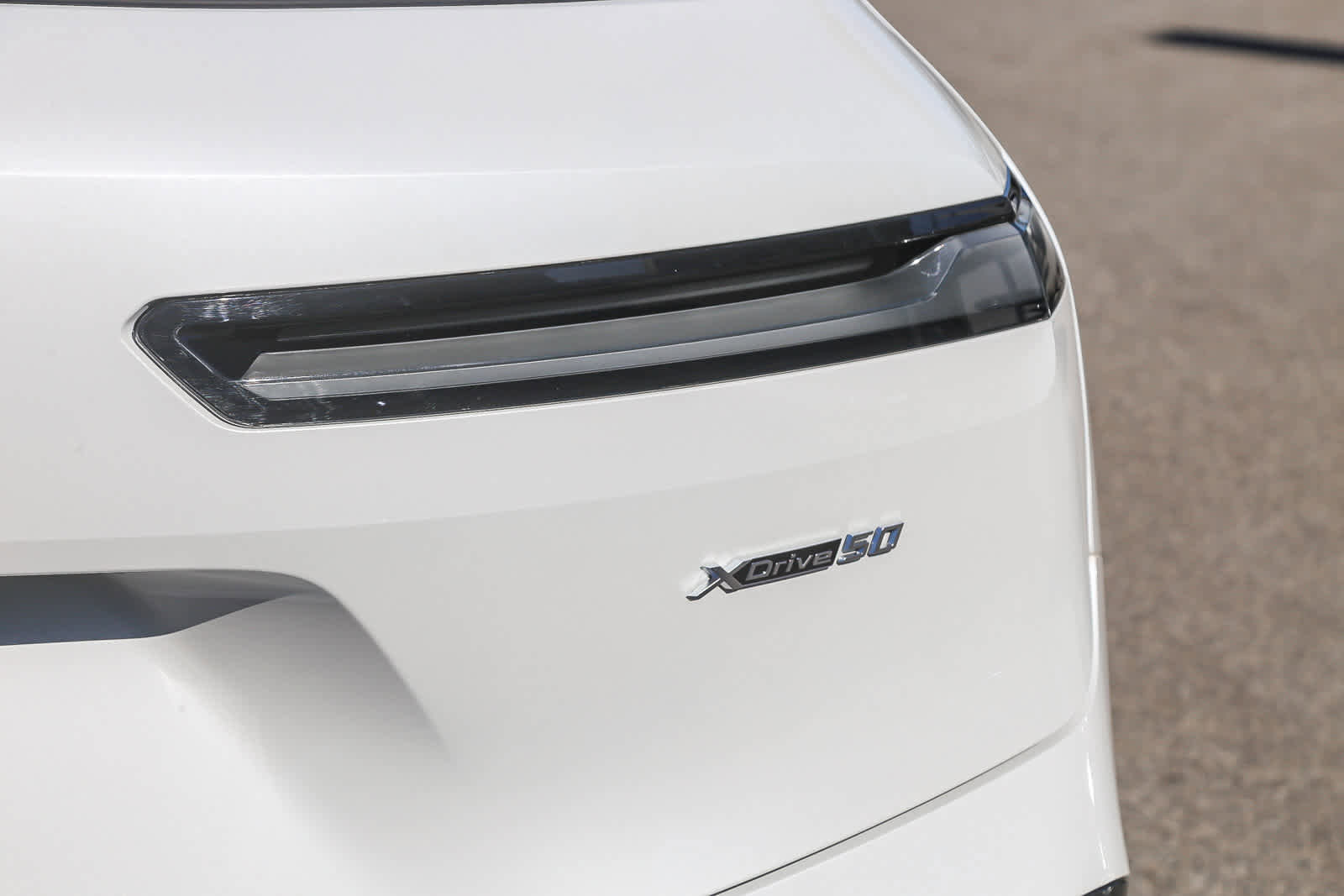 Used 2025 BMW iX xDrive50 w/ Sport Package image 7