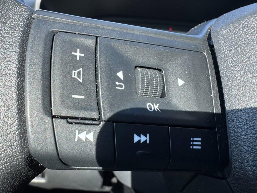 Used 2025 Nissan Rogue S image 16