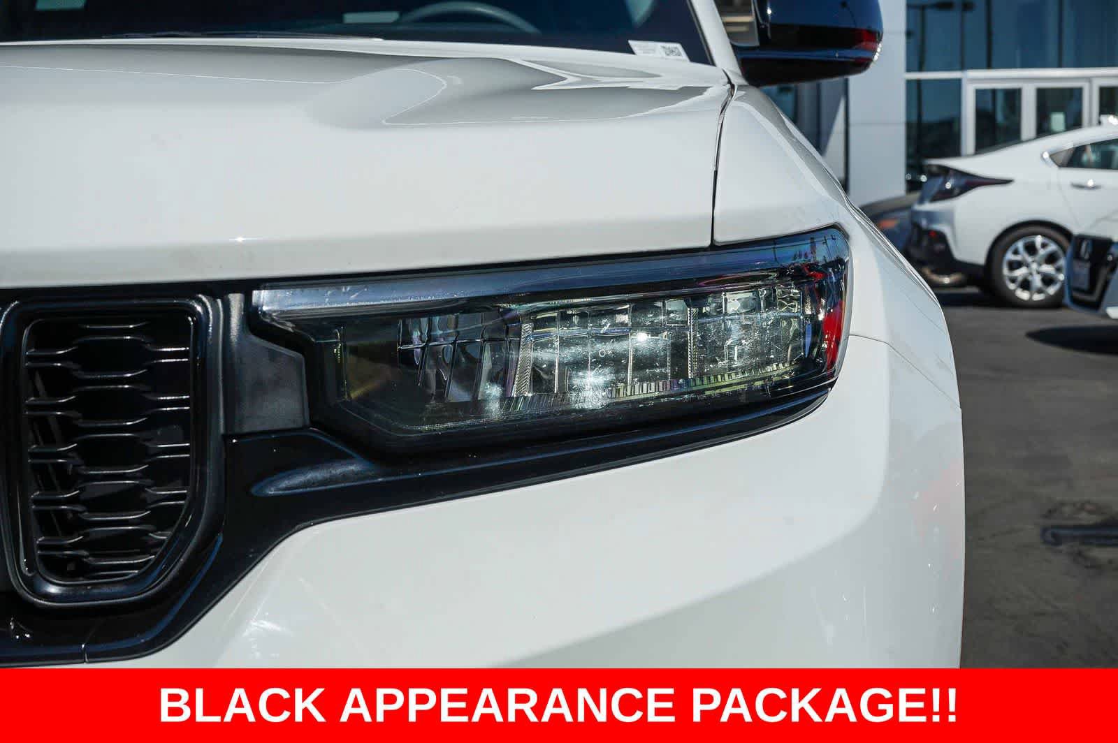 Used 2023 Jeep Grand Cherokee Limited w/ Black Appearance Package AWD/4WD image 8