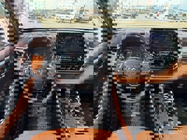 Used 2021 Toyota Highlander Platinum image 23