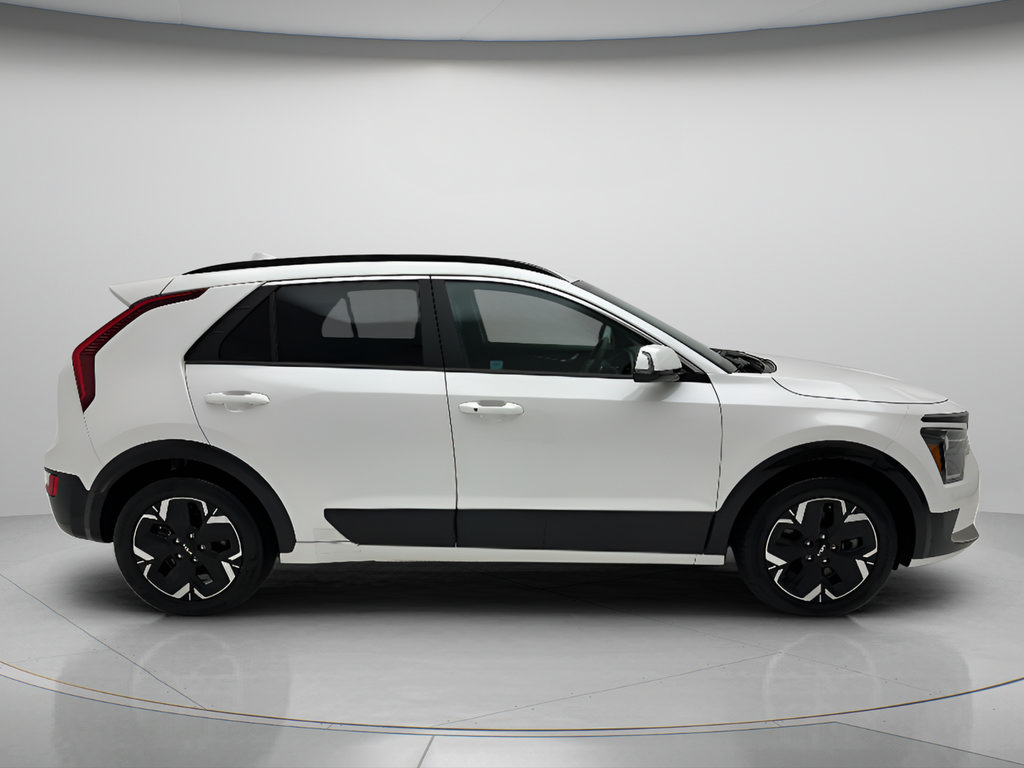 Used 2024 Kia Niro Wind w/ Wind Preserve Package FWD image 4