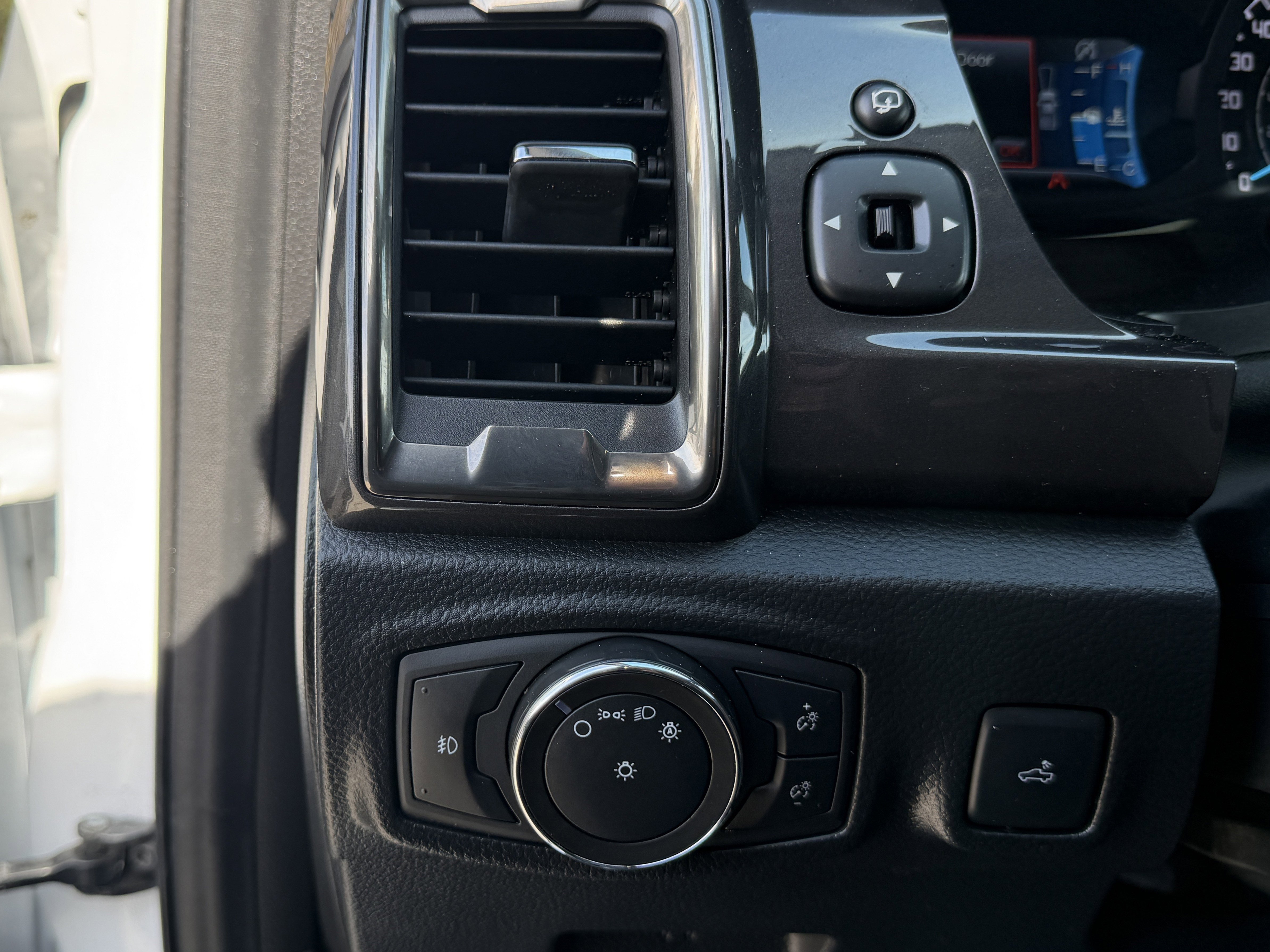 Used 2022 Ford Ranger Lariat w/ Equipment Group 501A High image 11