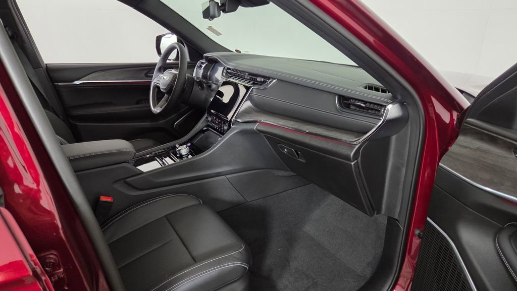 New 2025 Jeep Grand Cherokee Overland w/ Luxury Tech Group IV image 38