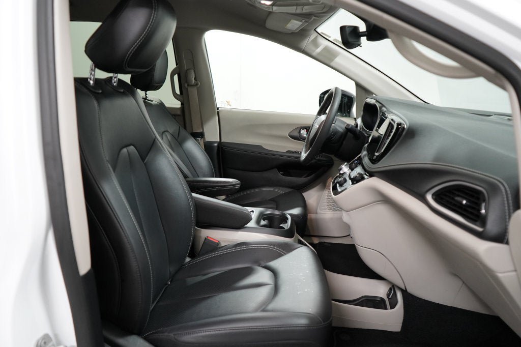Used 2024 Chrysler Pacifica Limited FWD image 22