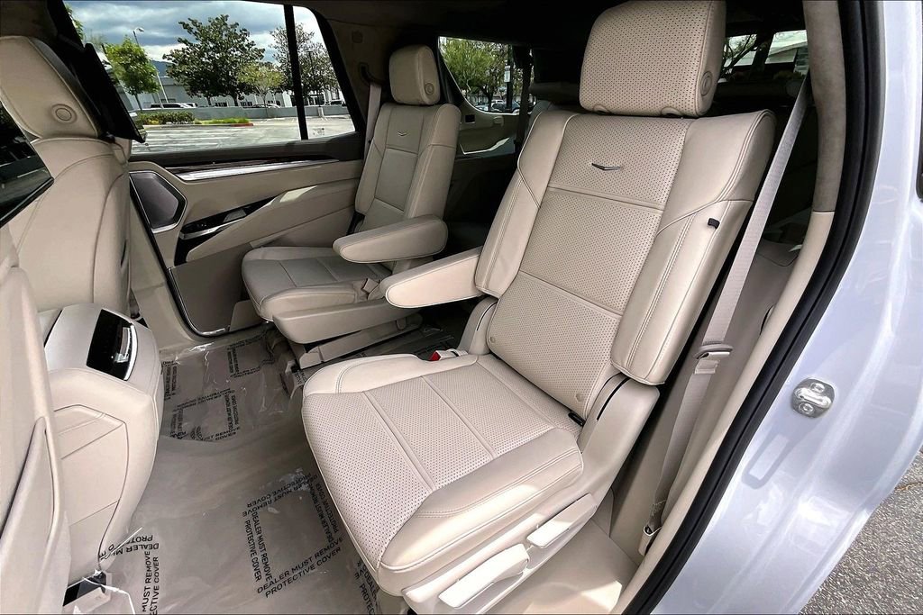 New 2026 Cadillac Escalade Platinum Luxury w/ LPO, Radiant Package AWD/4WD image 29