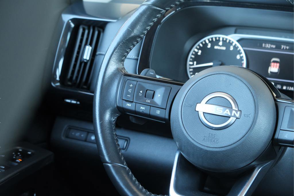 Used 2023 Nissan Pathfinder SV image 11