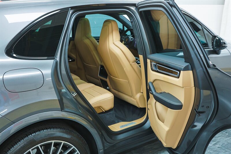 Used 2020 Porsche Cayenne Turbo AWD/4WD image 83