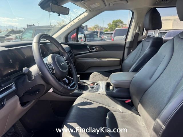 Used 2025 Kia Carnival FWD image 6