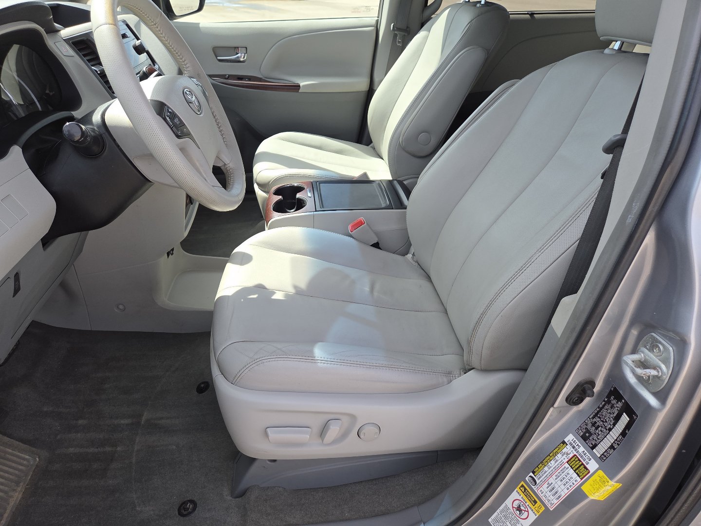 Used 2013 Toyota Sienna XLE FWD image 23