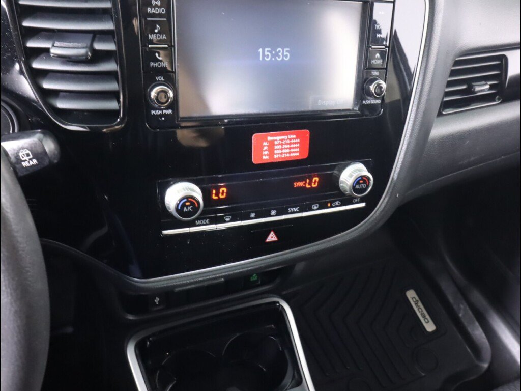 Used 2020 Mitsubishi Outlander ES AWD/4WD image 16