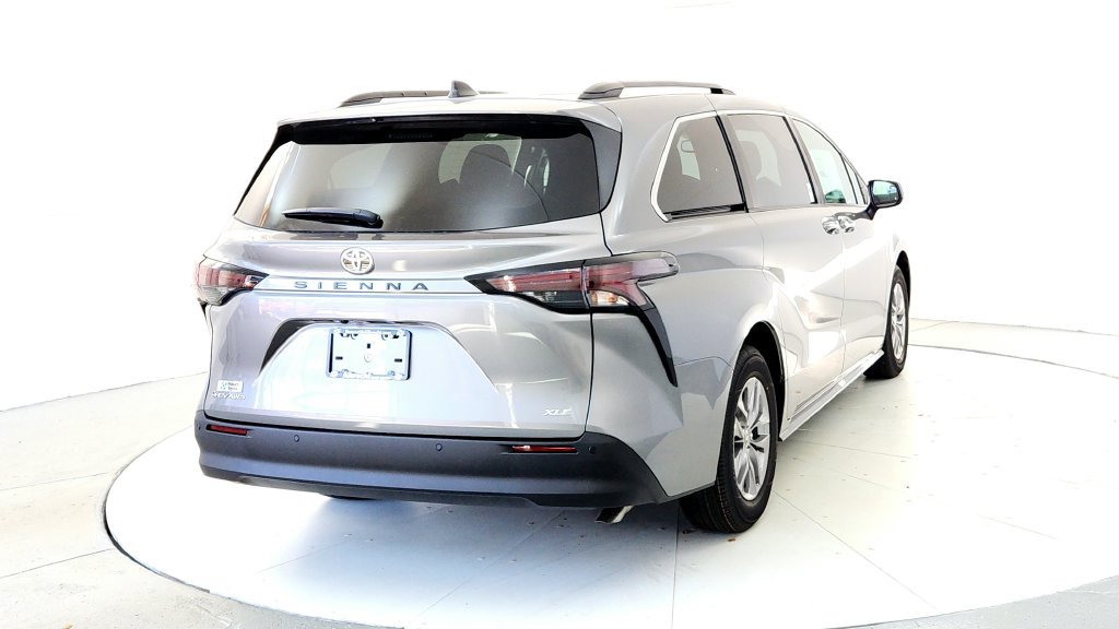 New 2026 Toyota Sienna XLE AWD/4WD image 5