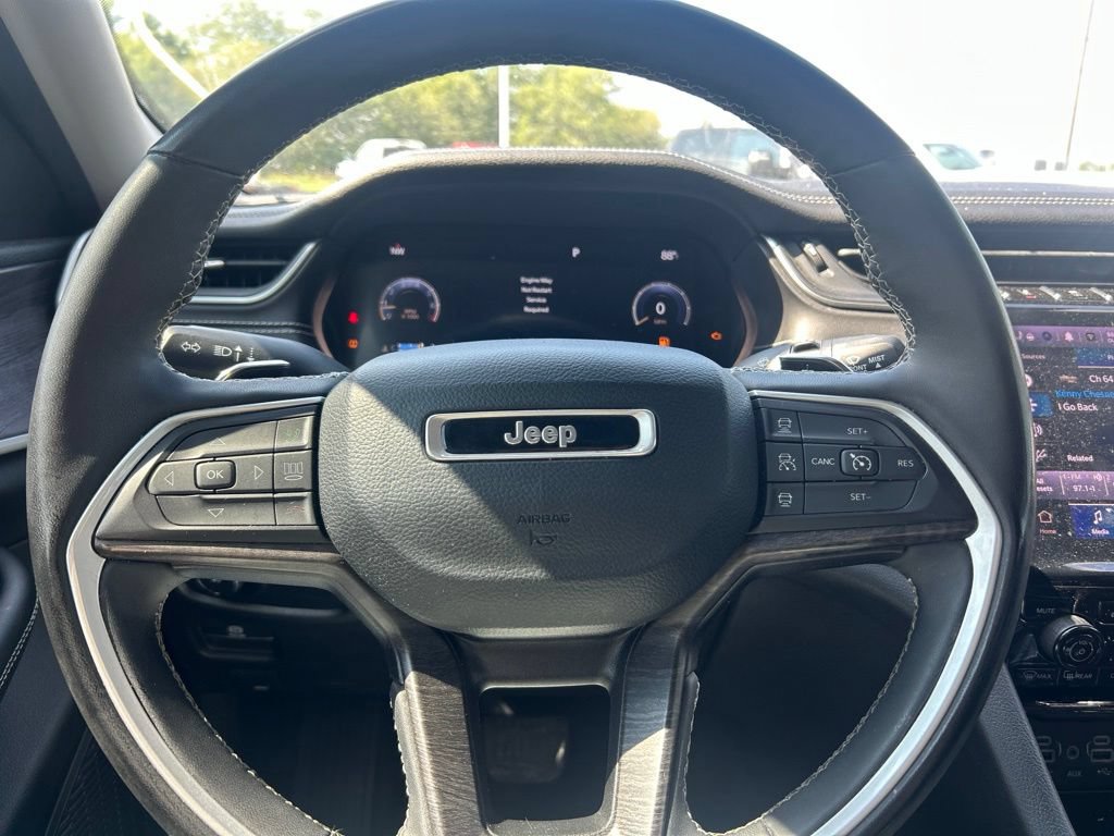 Used 2023 Jeep Grand Cherokee L Limited AWD/4WD image 11