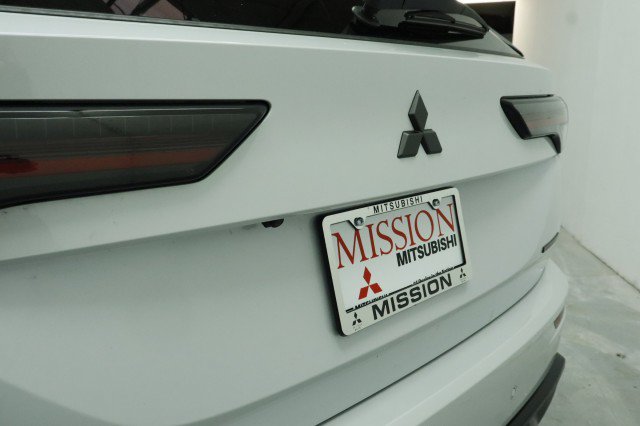 New 2026 Mitsubishi Outlander LE FWD image 4