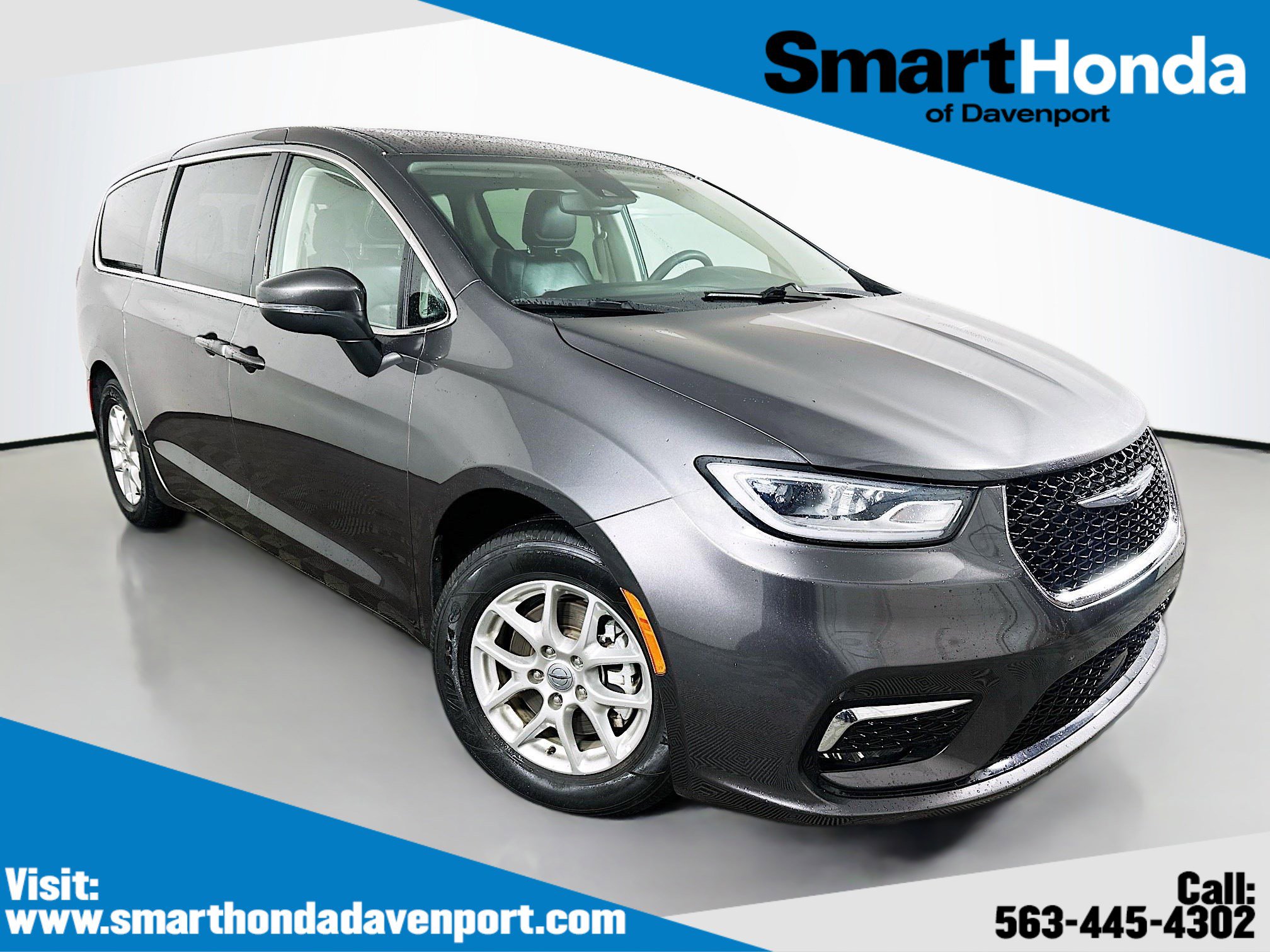 Used 2023 Chrysler Pacifica Touring-L FWD image 1