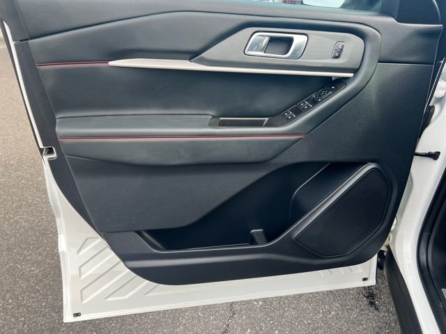 Used 2025 Ford Explorer ST-Line image 14