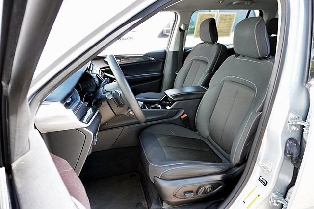 Used 2023 Jeep Grand Cherokee L Laredo RWD image 15