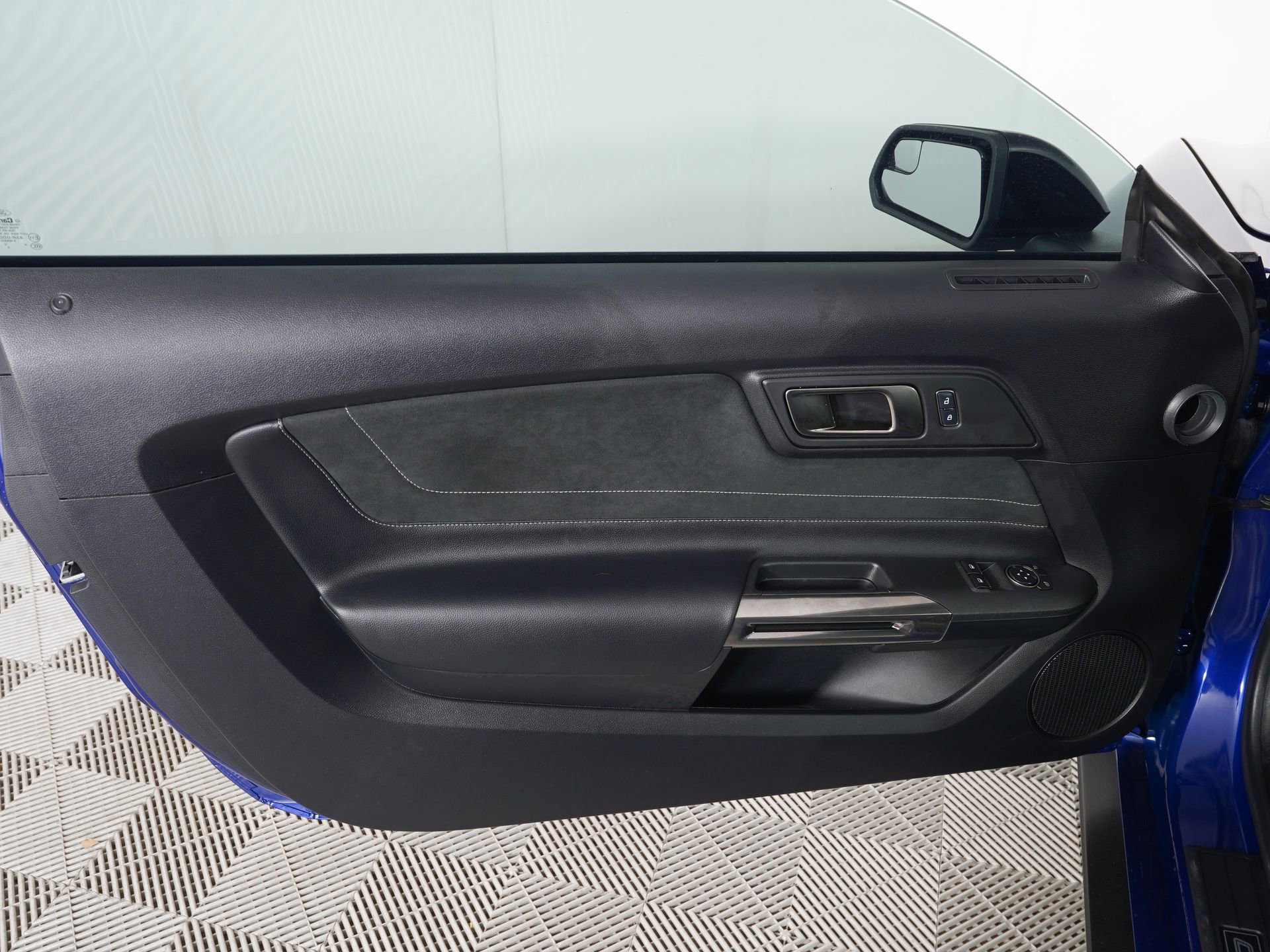 Used 2016 Ford Mustang Shelby GT350 w/ Technology Package image 13