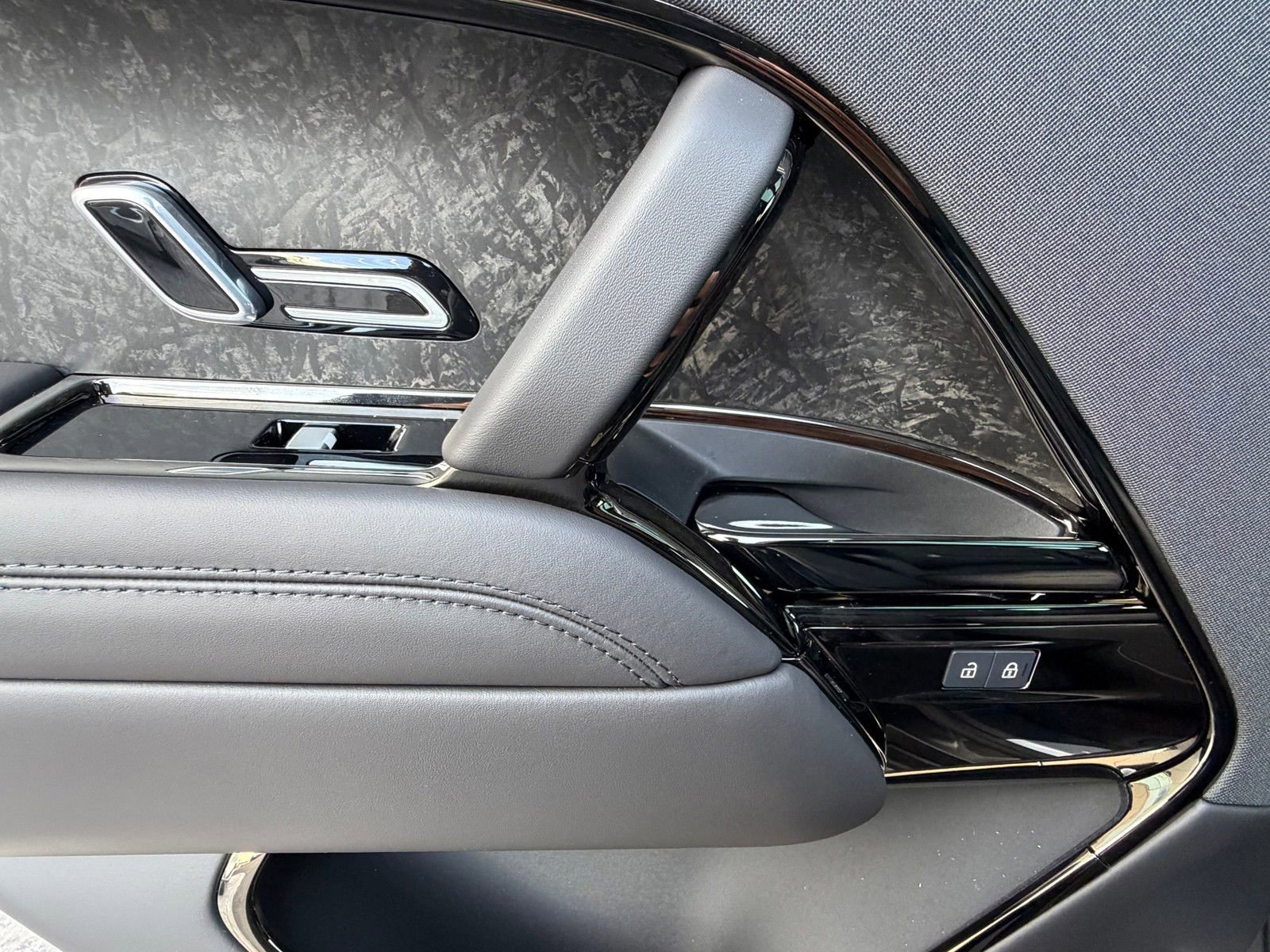 New 2026 Land Rover Range Rover Sport SV image 30