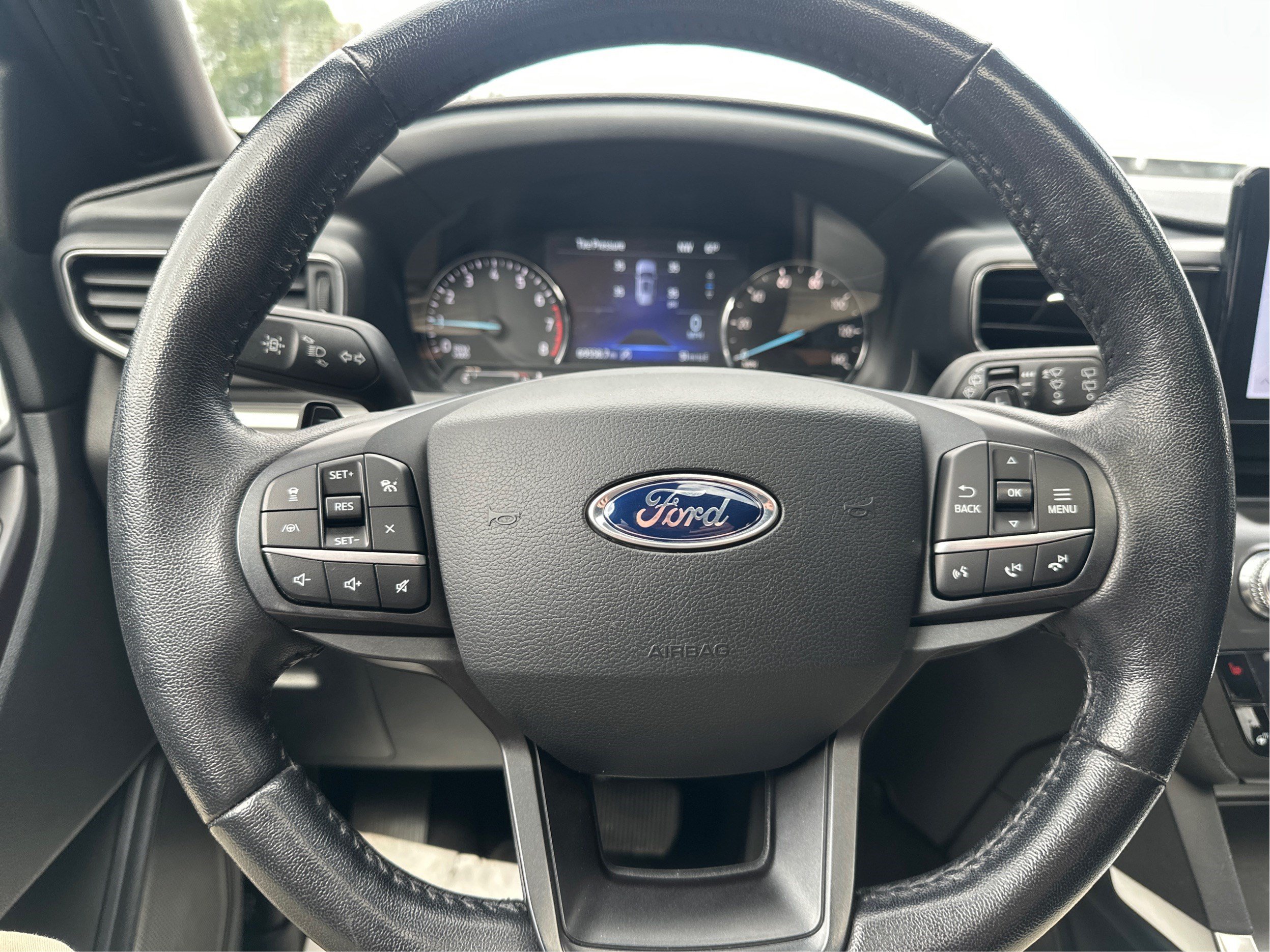 Used 2020 Ford Explorer XLT w/ Equipment Group 202A AWD/4WD image 18