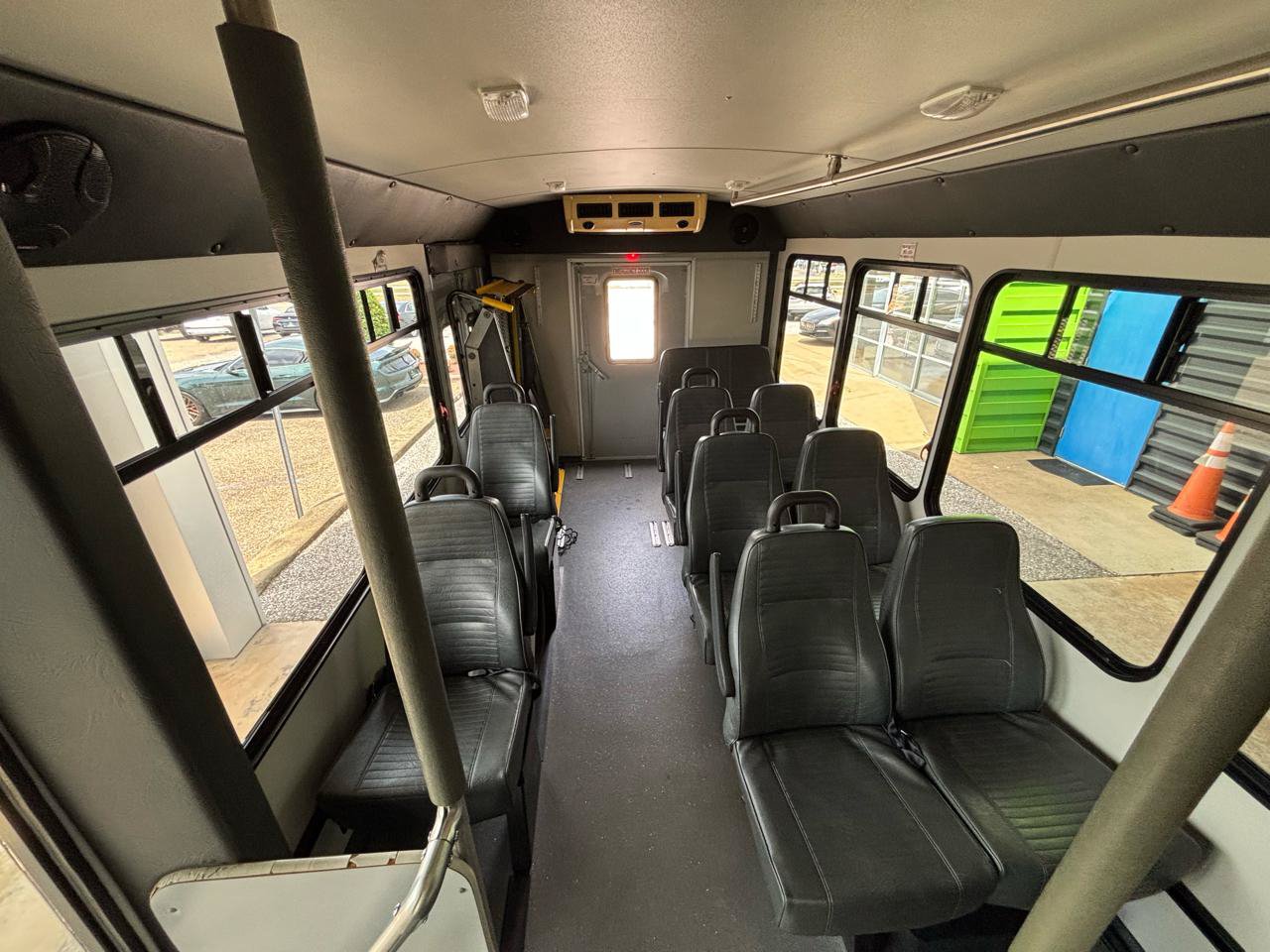 Used 2006 Ford E-350 and Econoline 350 Super Duty RWD image 18