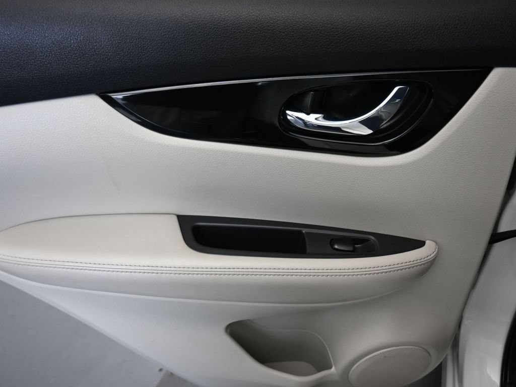 Used 2022 Nissan Rogue Sport SV w/ Technology Package AWD/4WD image 28
