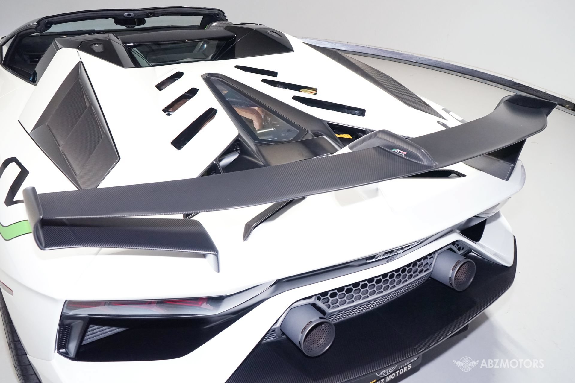 Used 2021 Lamborghini Aventador SVJ AWD/4WD image 10