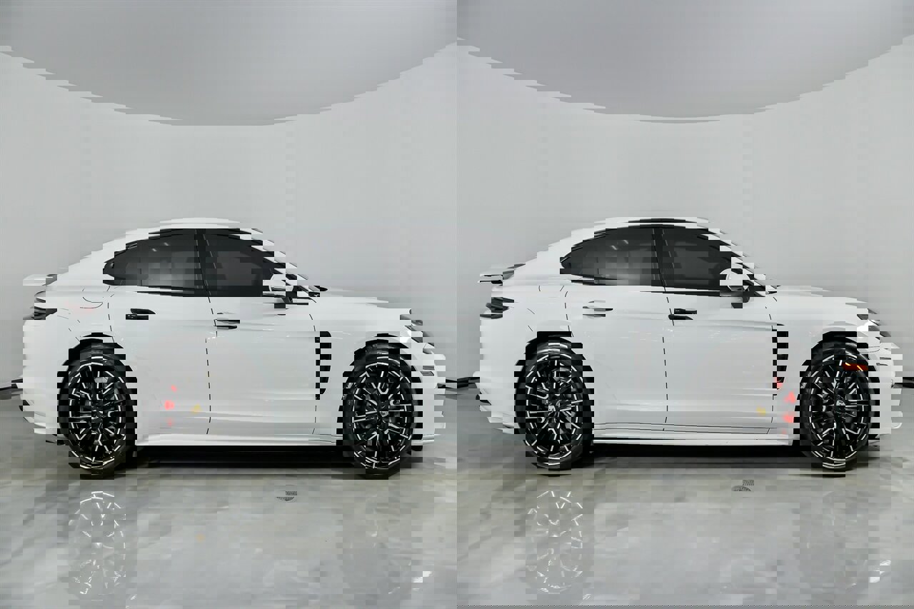 Used 2020 Porsche Panamera GTS image 14