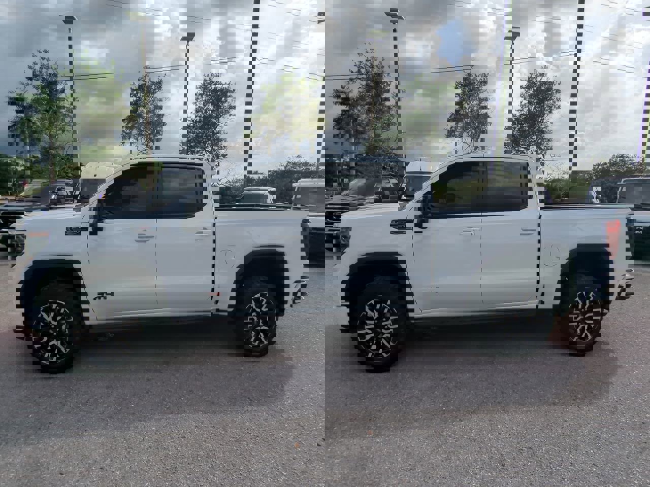 Used 2024 GMC Sierra 1500 AT4 w/ Technology Package image 8