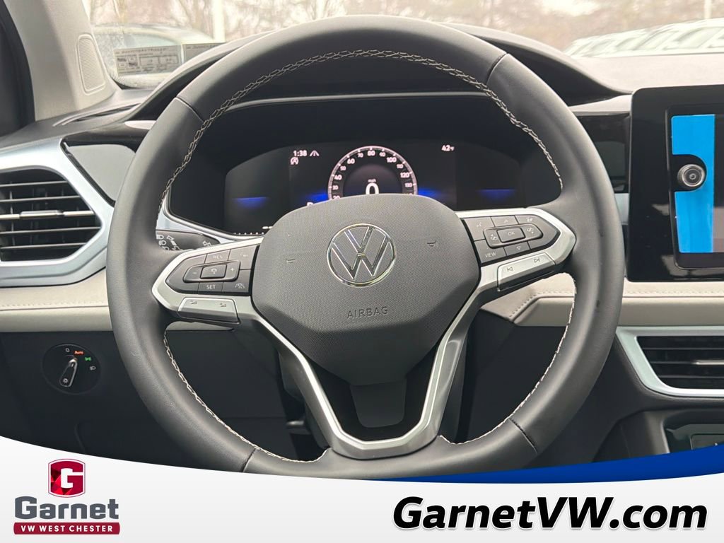 New 2026 Volkswagen Taos SE image 13