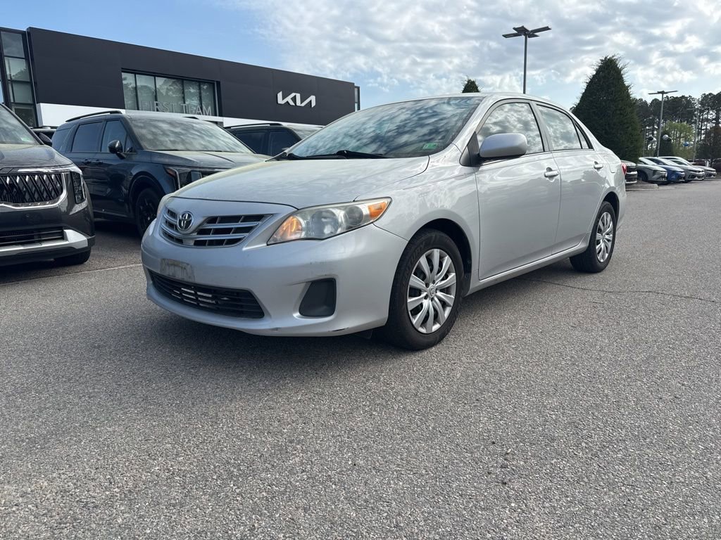 Used 2013 Toyota Corolla LE FWD image 2