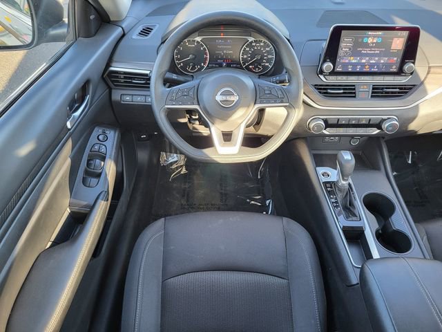 Used 2025 Nissan Altima 2.5 SV FWD image 25