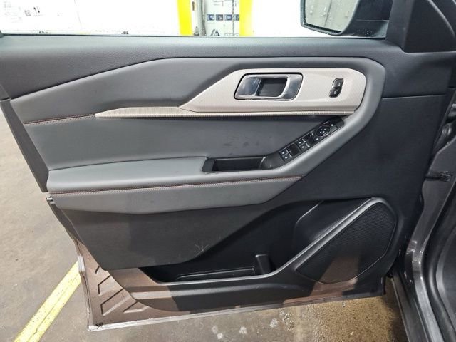 Used 2025 Ford Explorer Active image 14