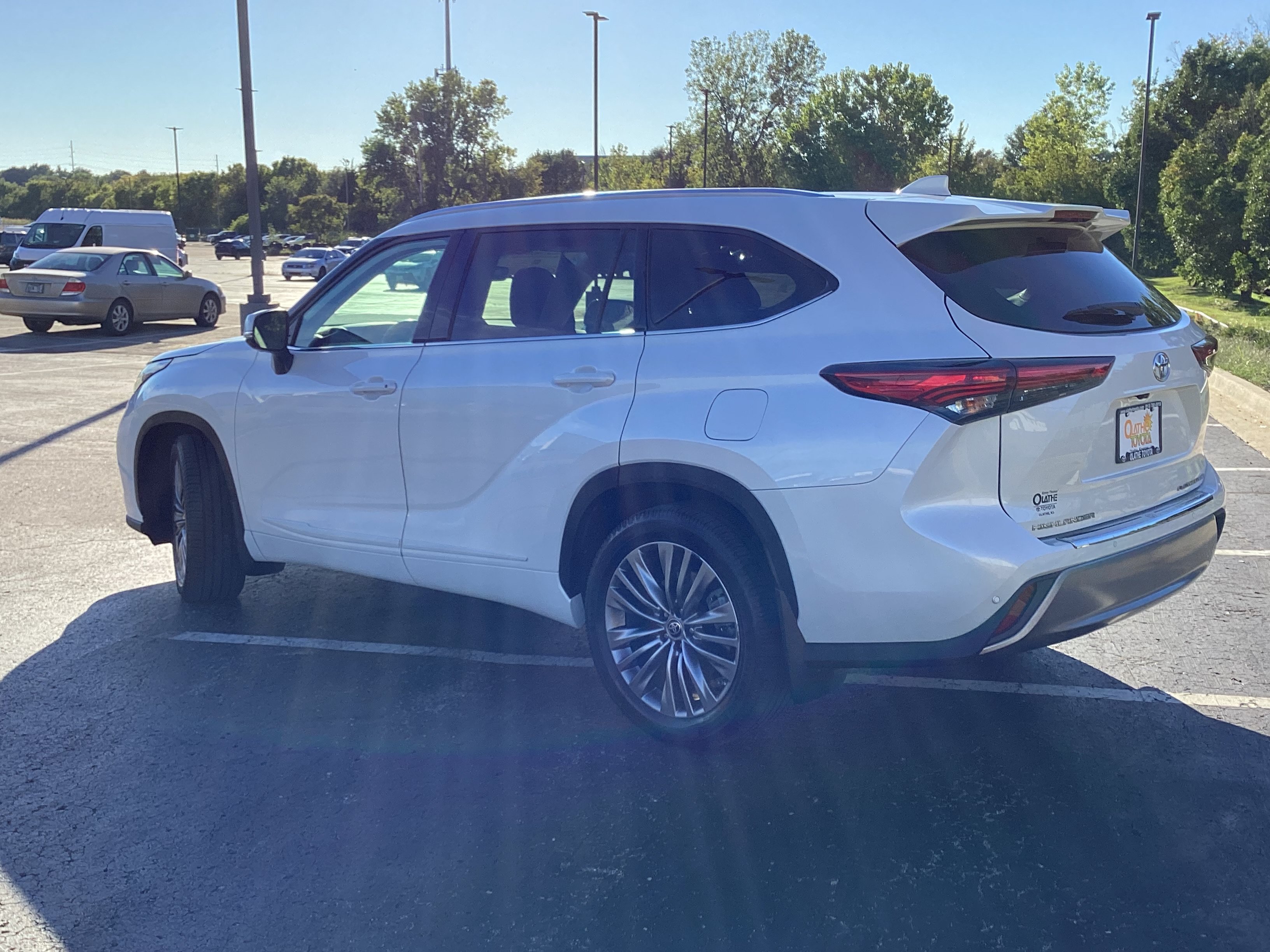 Certified 2021 Toyota Highlander Platinum AWD/4WD image 23