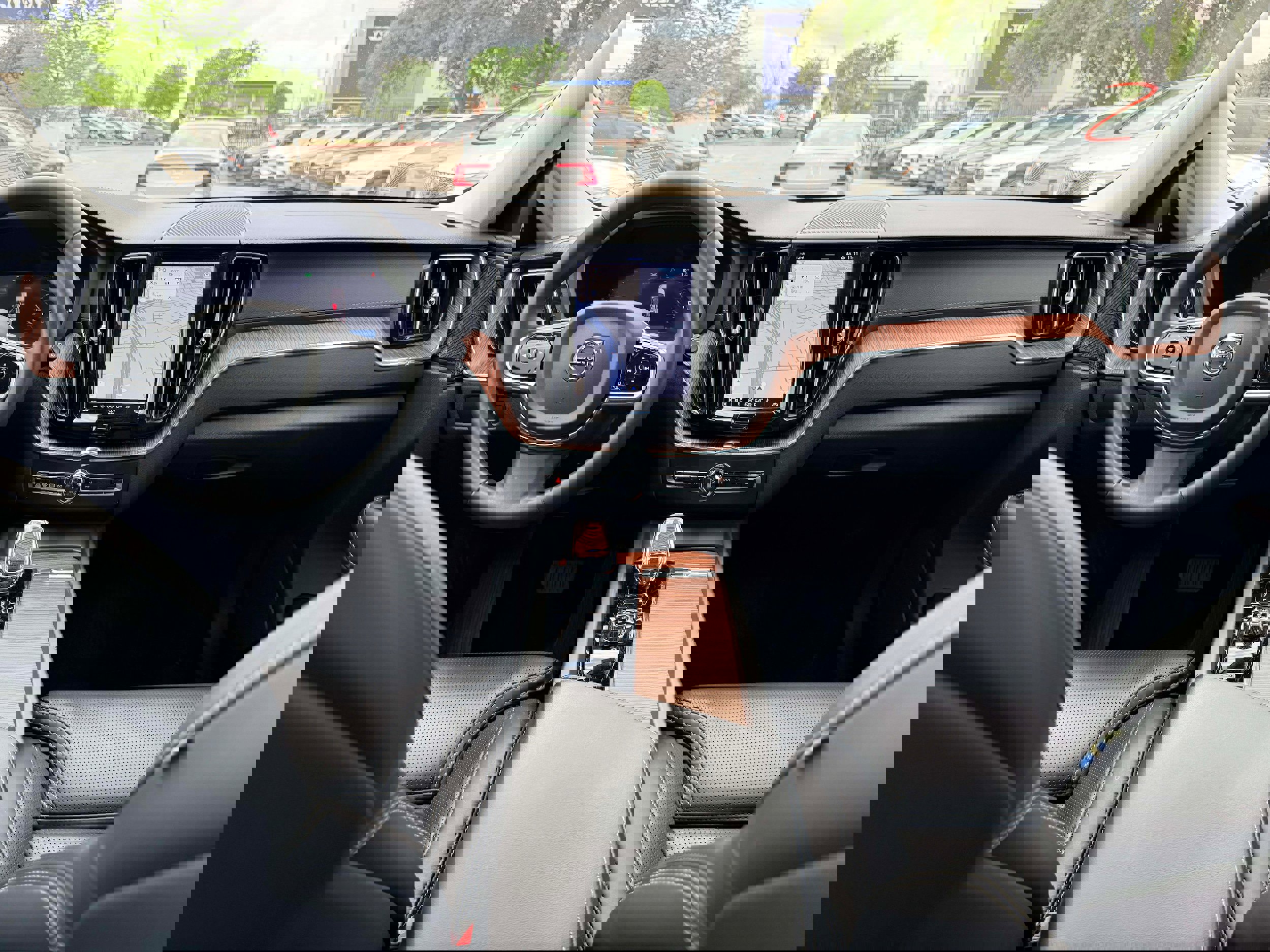 Certified 2024 Volvo XC60 T8 Ultimate w/ Climate Package image 15