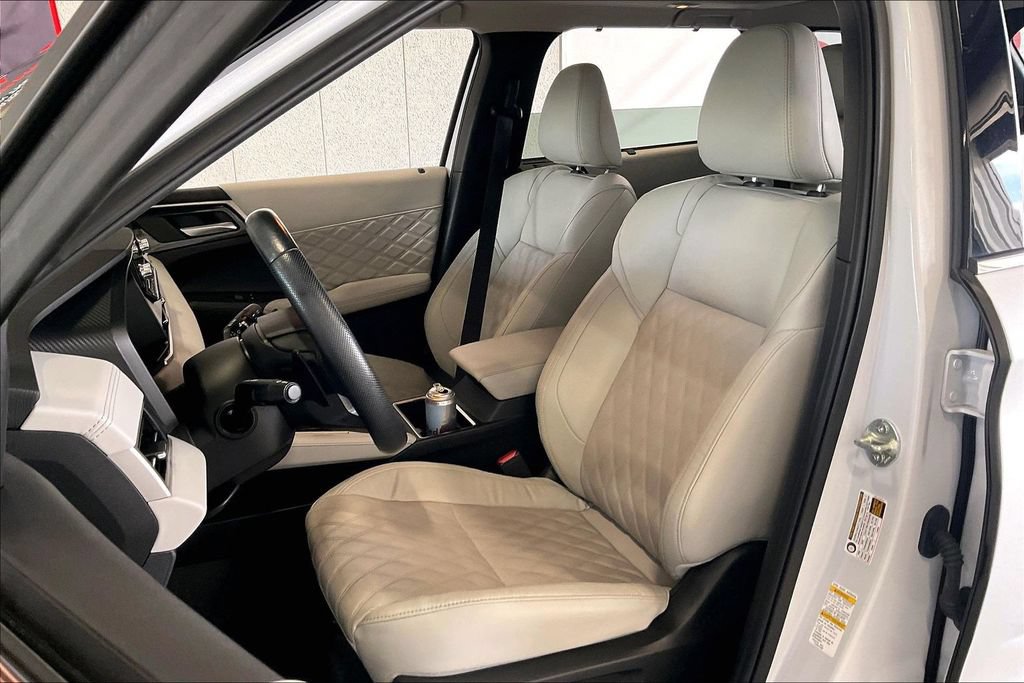 Used 2024 Mitsubishi Outlander SEL AWD/4WD image 3