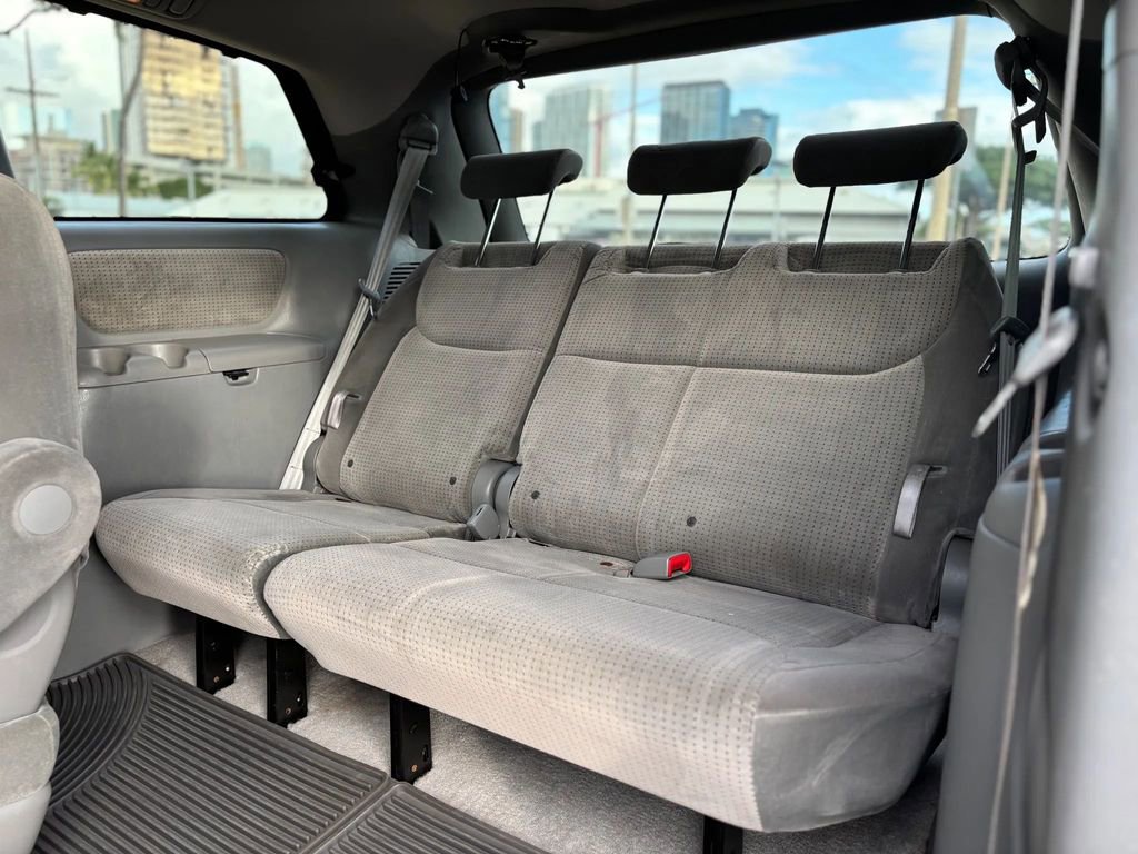 Used 2010 Toyota Sienna LE FWD image 12