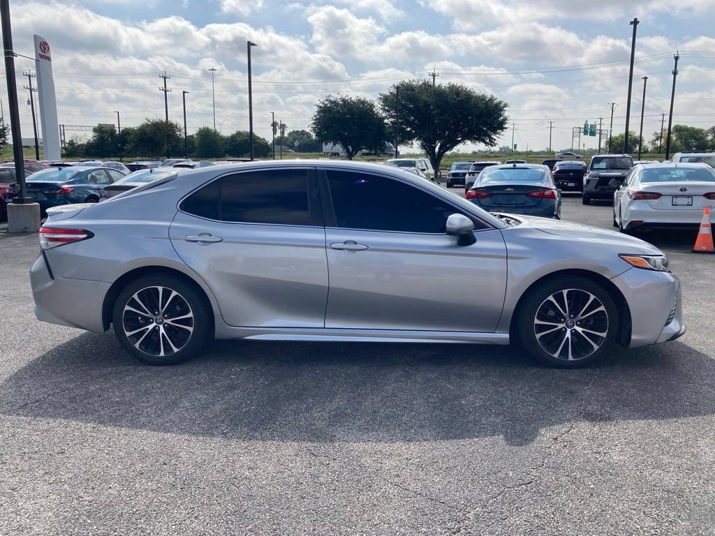 Used 2020 Toyota Camry SE FWD image 3
