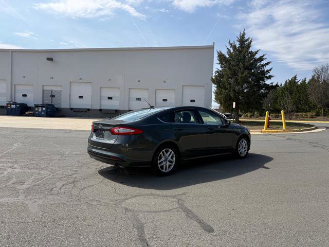 Used 2015 Ford Fusion SE FWD image 4