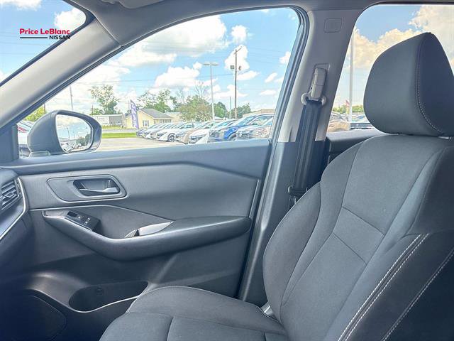 Used 2024 Nissan Rogue S FWD image 15