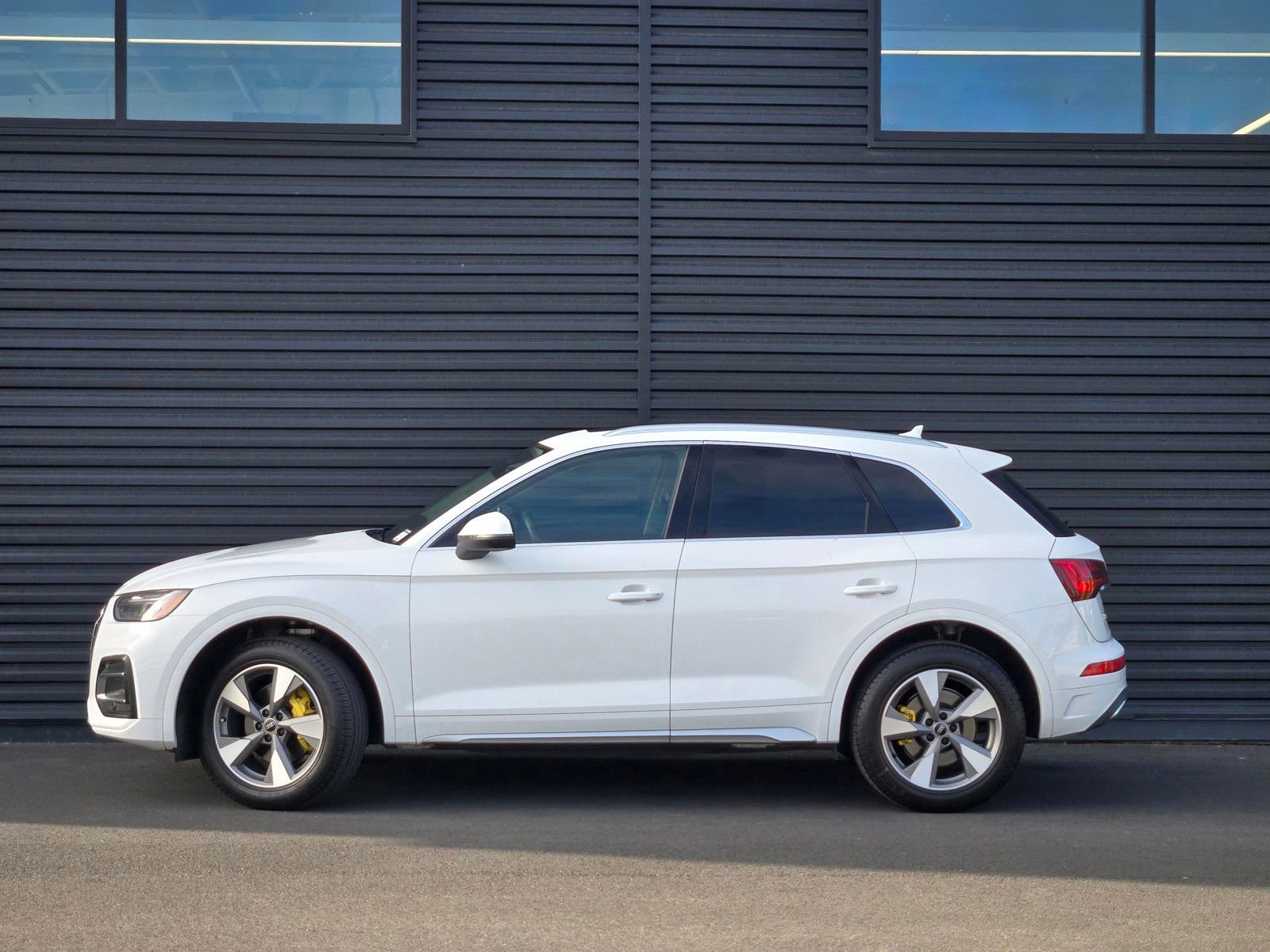 Used 2023 Audi Q5 Premium Plus w/ Premium Plus Package AWD/4WD image 3