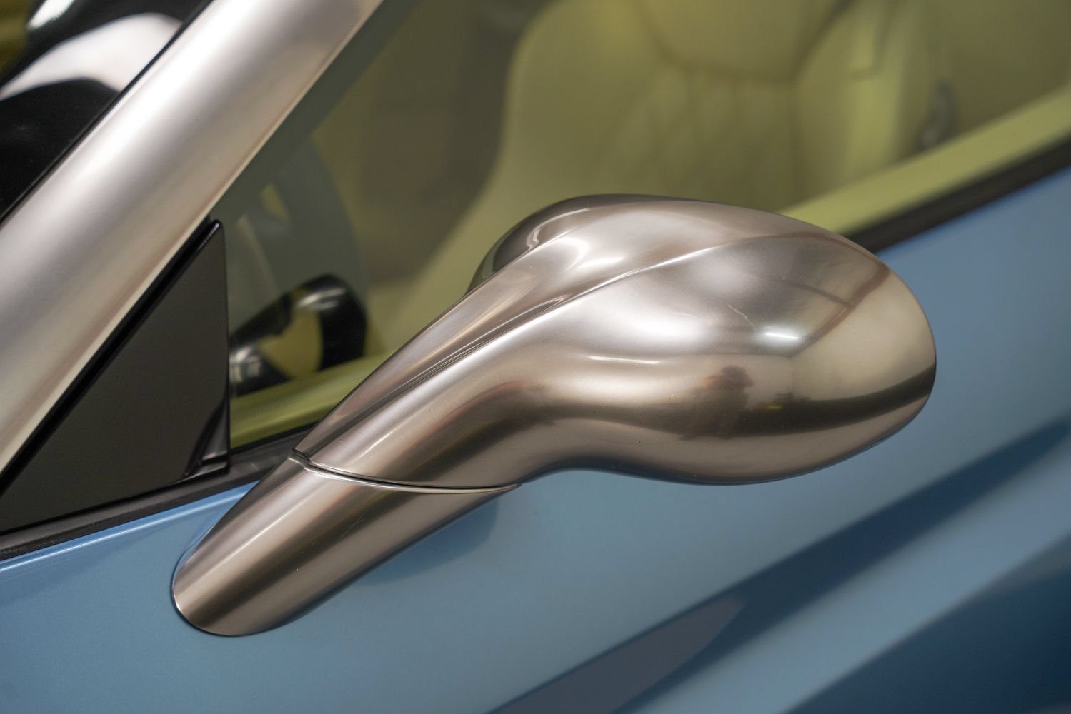 Used 2012 Ferrari California RWD image 16
